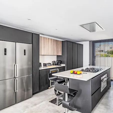 Tzuki By Interhome